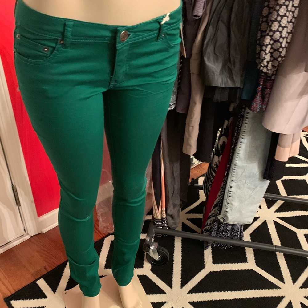 Skinny color denim